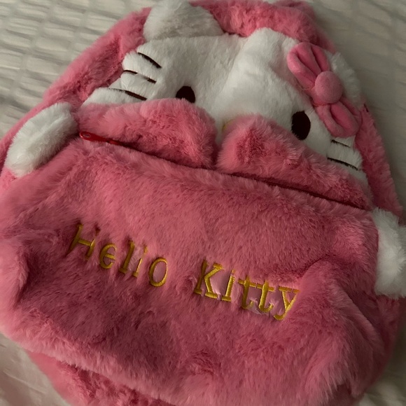 Hello kitty fluffy backpack - Picture 4 of 6